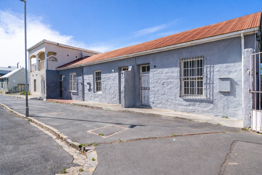 6 Bedroom Property for Sale in Woodstock Western Cape